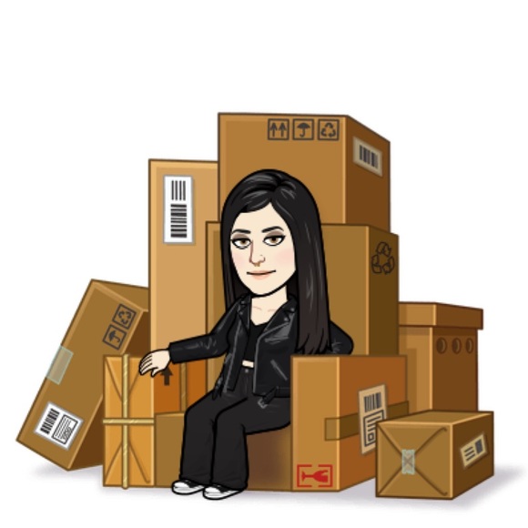 Meet your Posher, Angie - Picture 1 of 3